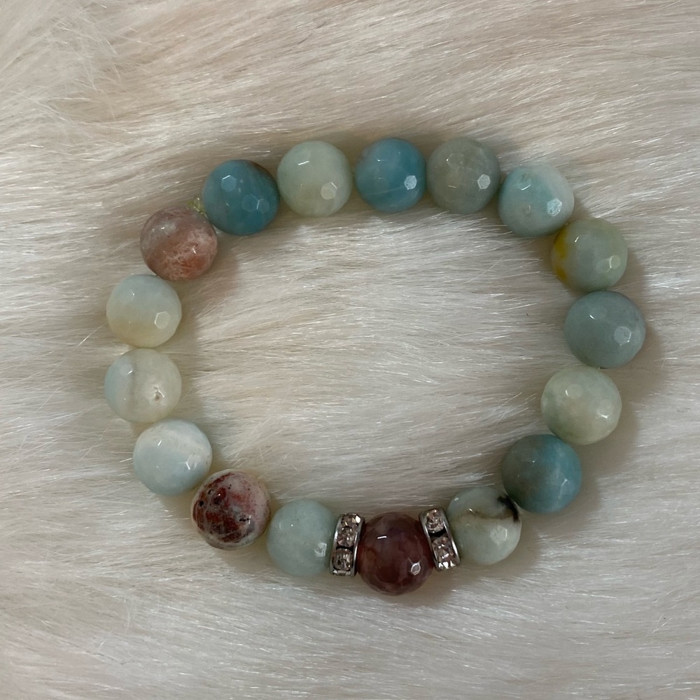 Beautiful Jade Bracelet Set - Picture 4 of 5